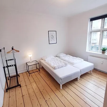 2 Bedroom Near Pedestrian Street Ольборг